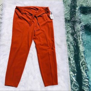 ⭐️NWT Tie Capri’s⭐️